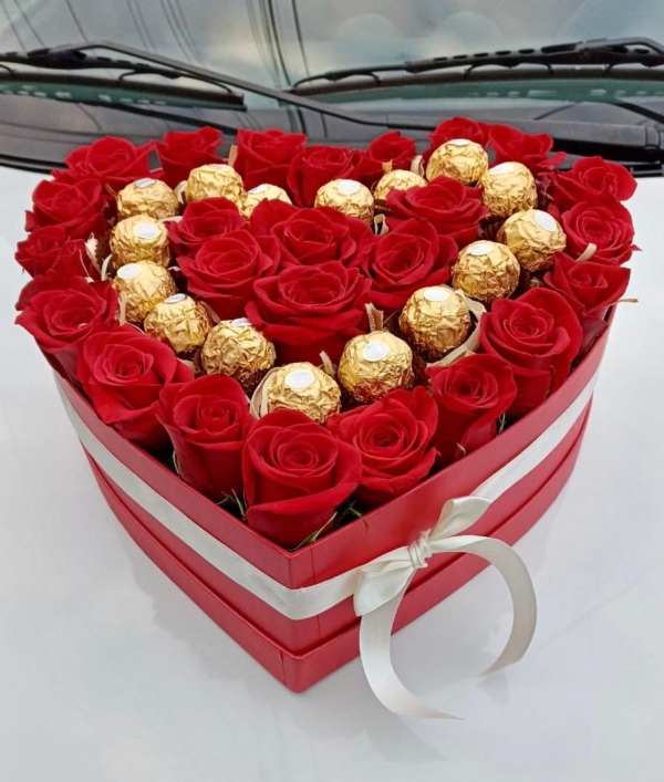 Corazon de Rosas Importadas y Ferrero Rocher