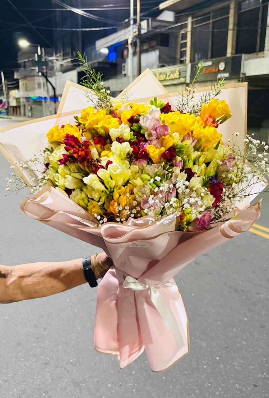 Ramo Premium de 200 Fresias Perfumadas