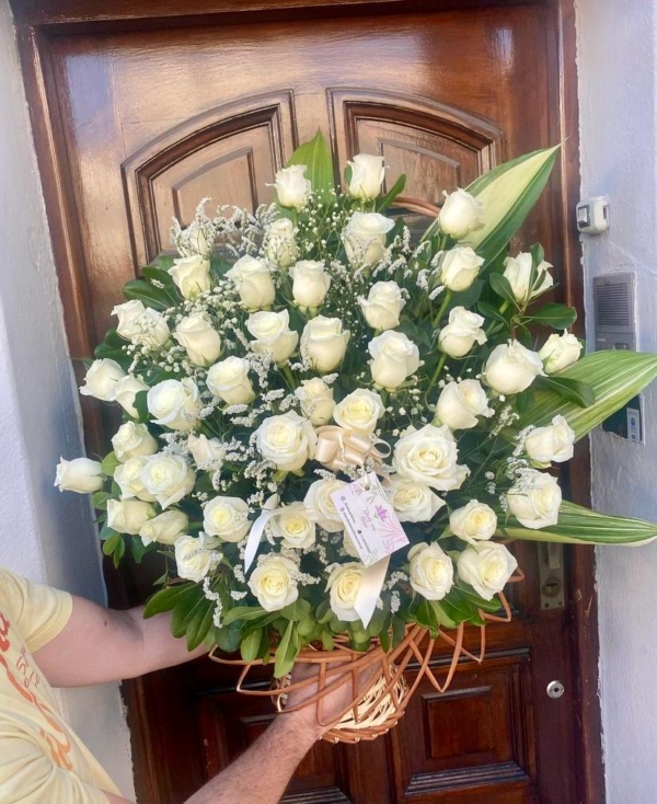 Canasta de Rosas Blancas