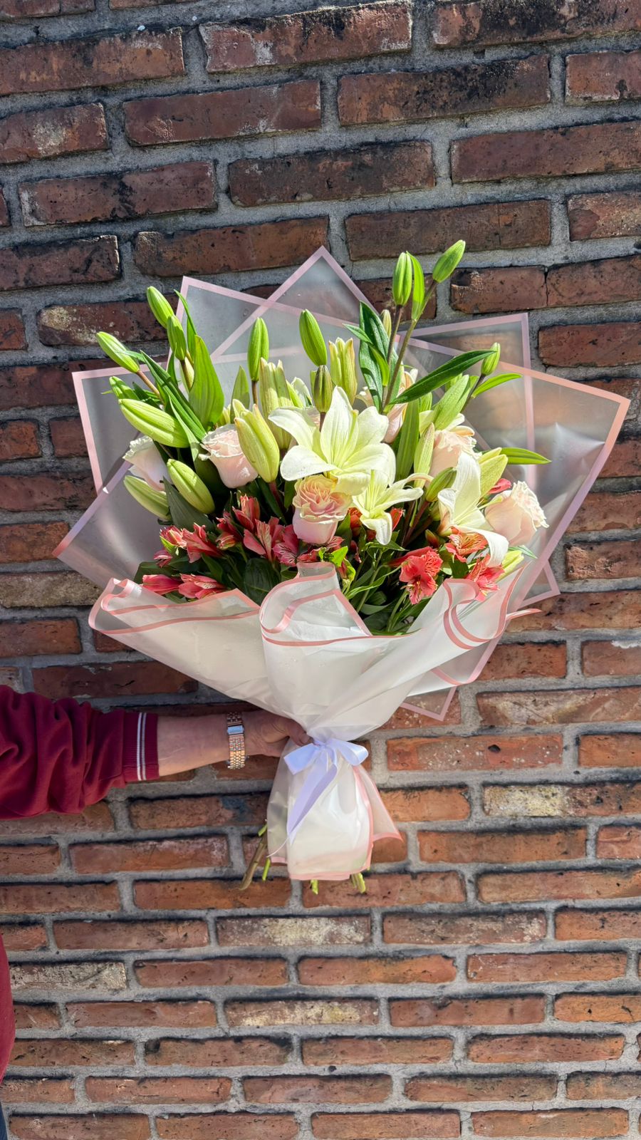 Ramo de Liliums, Rosas Importadas y Astromelias